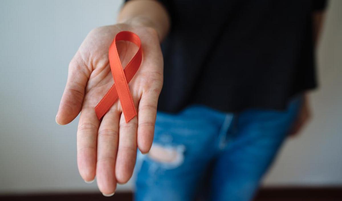 Hoe verloopt een hiv-besmetting en is er een behandeling? | gezondheid.be