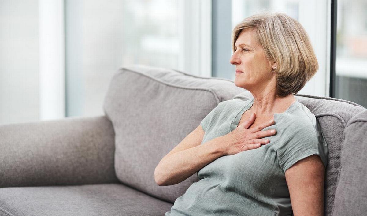 Pijn Op Borst Door Hoesten